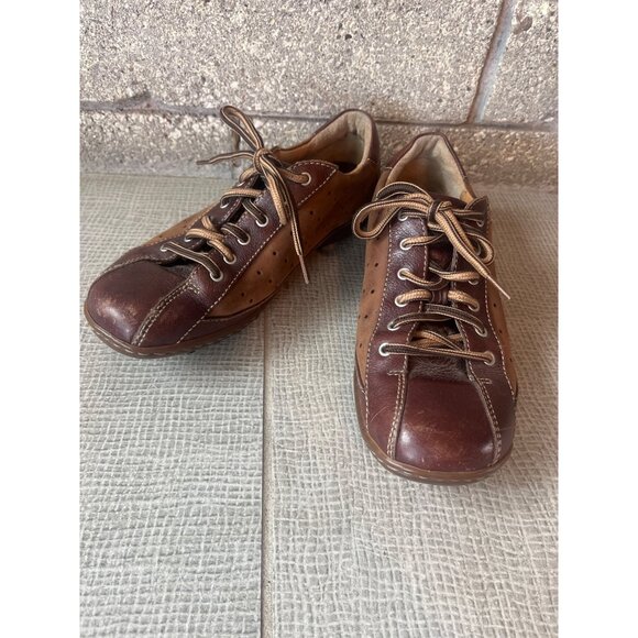 Brown Leather Lace-Up Walking Shoes With Perforated Design - Picture 2 of 9